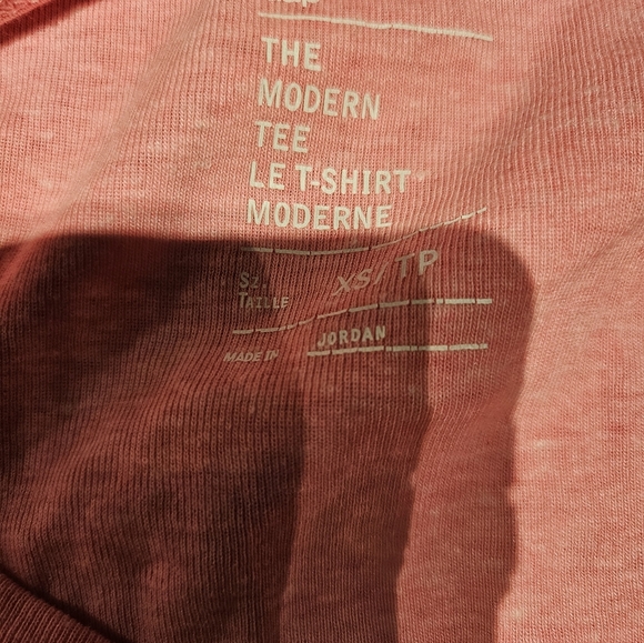 Pair of Women's Gap T shirts - Picture 2 of 7